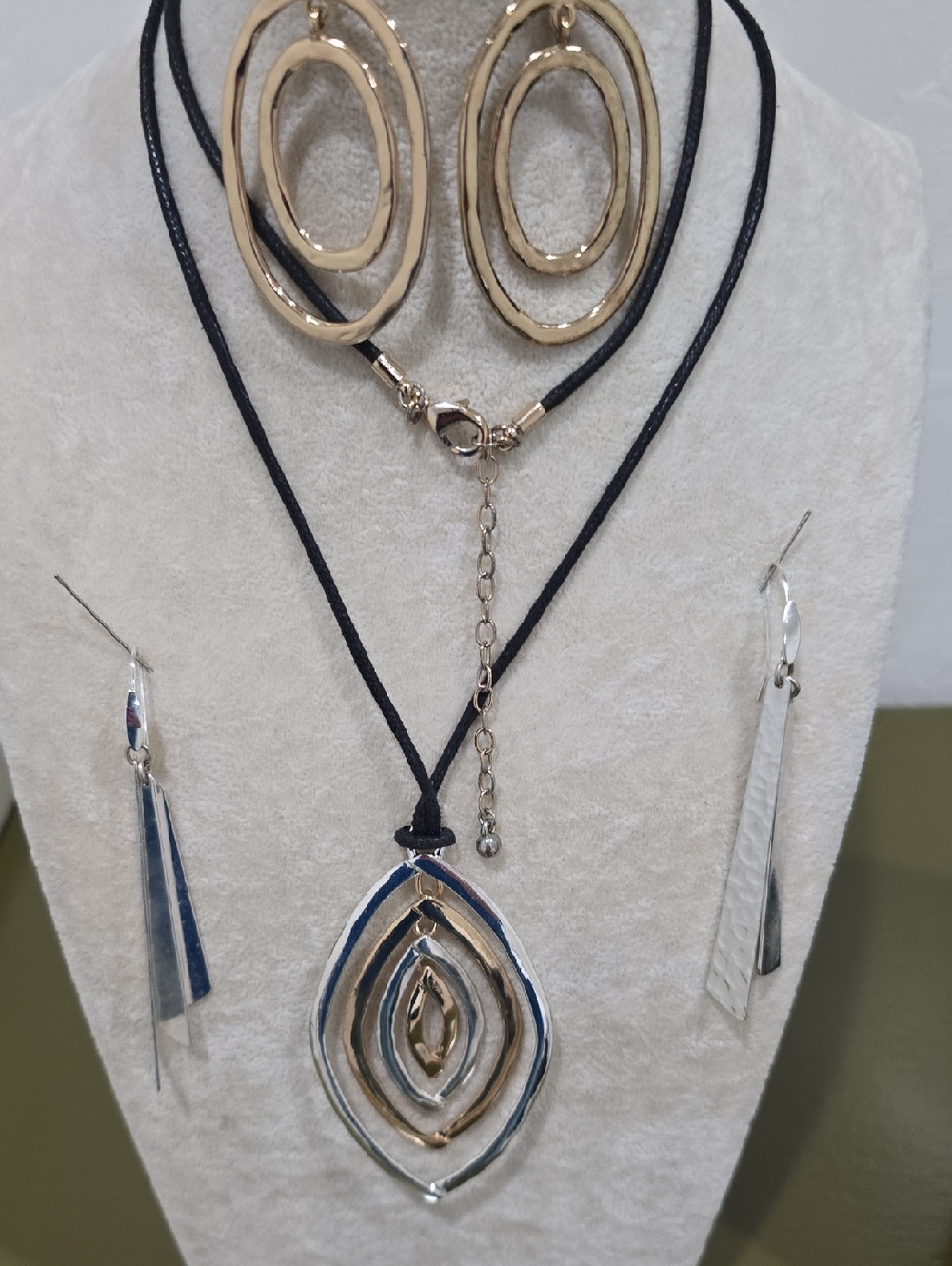 Elegant Gold And Silver Jewelry Set